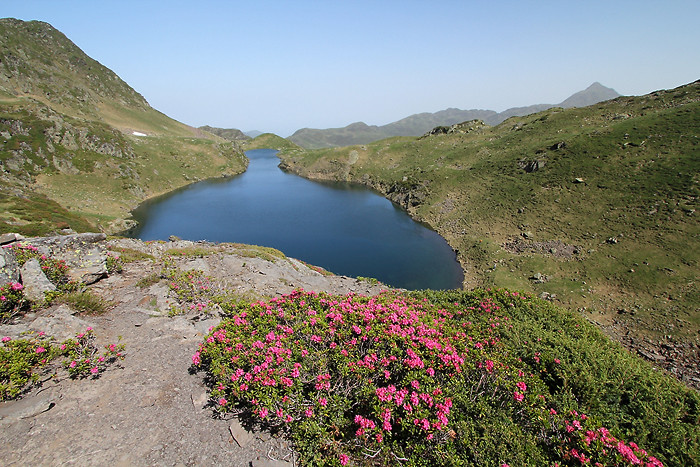 Lac de Bassias dans les Hautes-Pyrénées