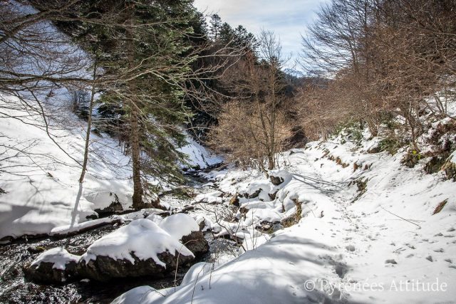 Randonnée vers le cirque de Lis en hiver